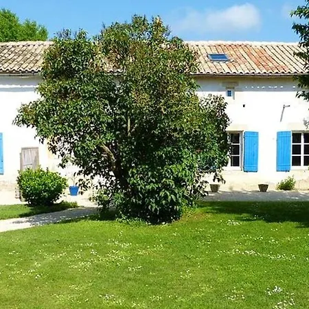 Maison De Charme A Avec Piscine Partagee بيت للعطل