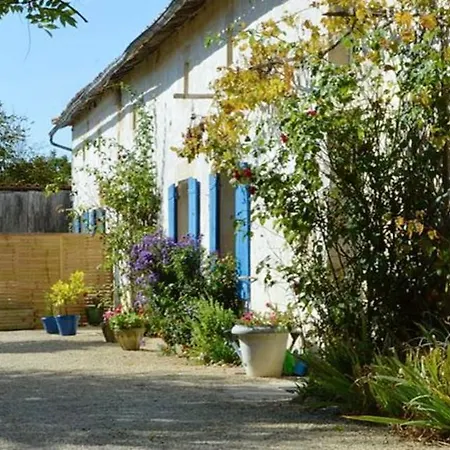 بيت للعطل Maison De Charme A Avec Piscine Partagee Saint-Vincent-la-Châtre