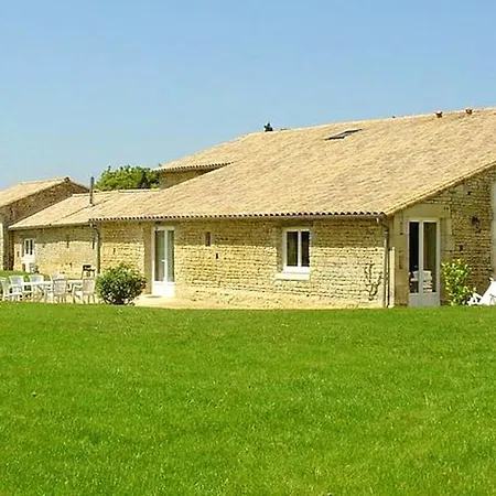 Hébergement de vacances Maison De 4 Avec Piscine Partagee Jardin Amenage Et Wifi A Vincent La Chatre Saint-Vincent-la-Châtre