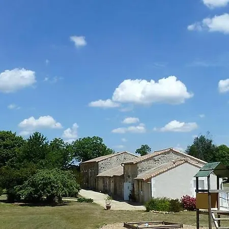 Prázdninový dům Maison De Charme A Avec Piscine Partagee