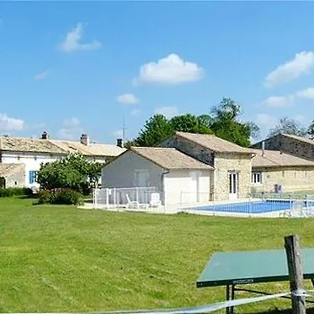 Maison De Charme A Avec Piscine Partagee بيت للعطل *