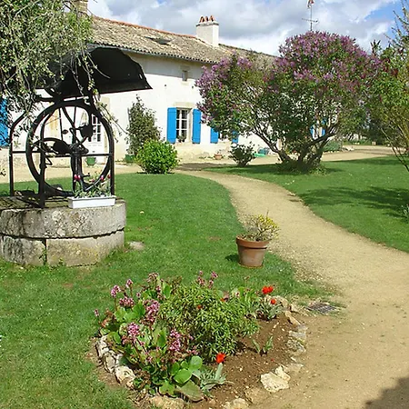 Maison De Charme A Avec Piscine Partagee بيت للعطل Saint-Vincent-la-Châtre