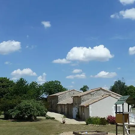 بيت للعطل Maison De Charme A Avec Piscine Partagee Saint-Vincent-la-Châtre
