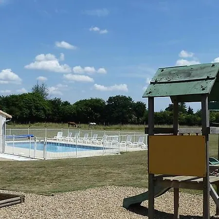 Maison De Charme A Avec Piscine Partagee *