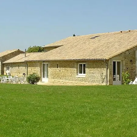 Maison De Charme A Avec Piscine Partagee