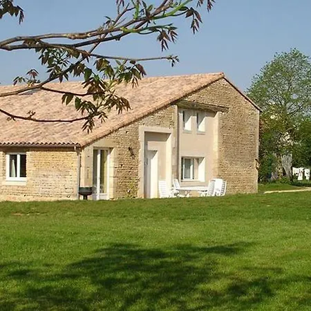 Maison De Charme A Avec Piscine Partagee بيت للعطل