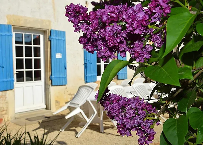 Prázdninový dům Maison De Charme A Avec Piscine Partagee Saint-Vincent-la-Châtre