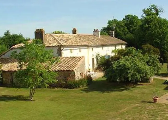 Maison De Charme A Avec Piscine Partagee