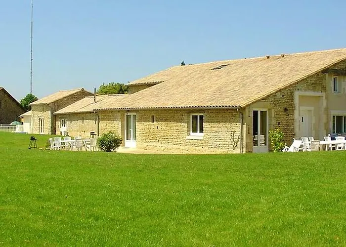 Prázdninový dům Maison De Charme A Avec Piscine Partagee Saint-Vincent-la-Châtre