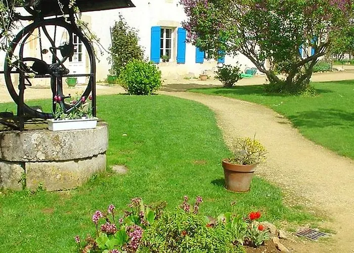 Maison De Charme A Avec Piscine Partagee