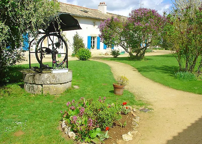 Prázdninový dům Maison De Charme A Avec Piscine Partagee *